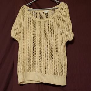 Short sleeved sweater like shirt